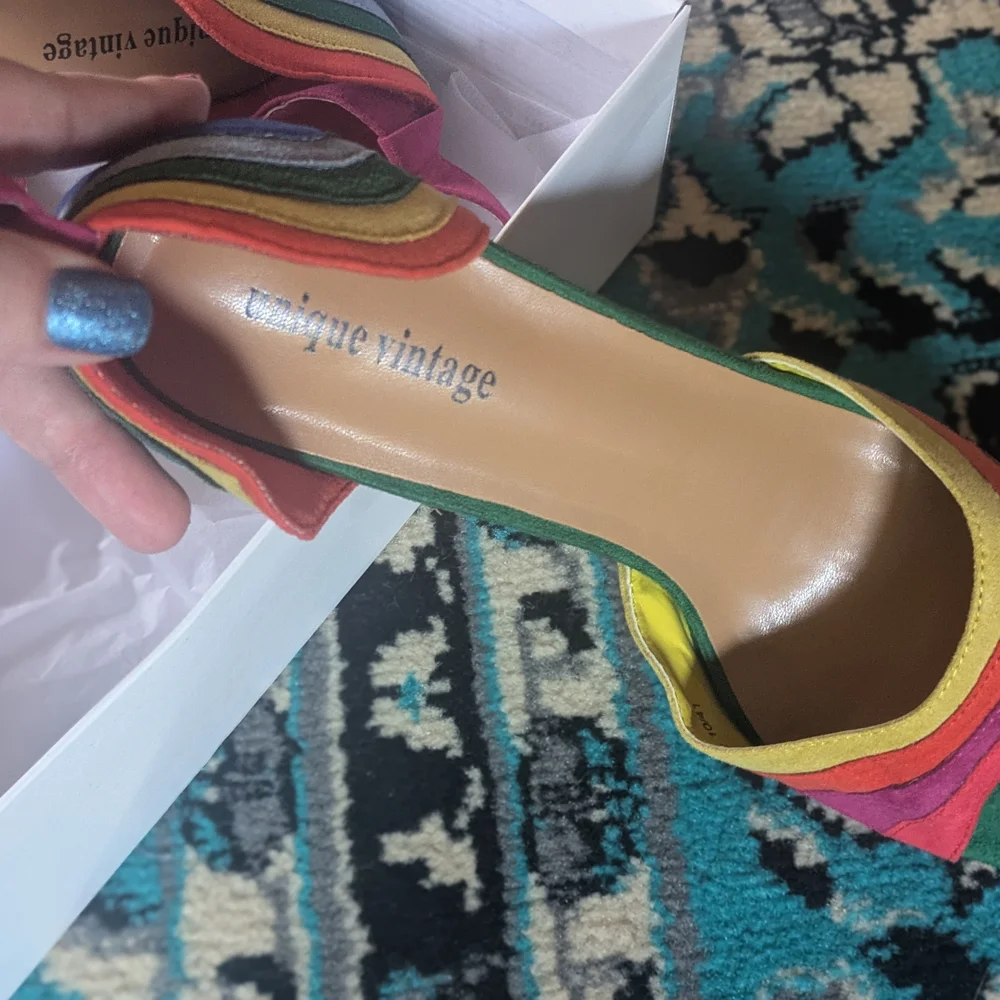 Unique Vintage bold rainbow